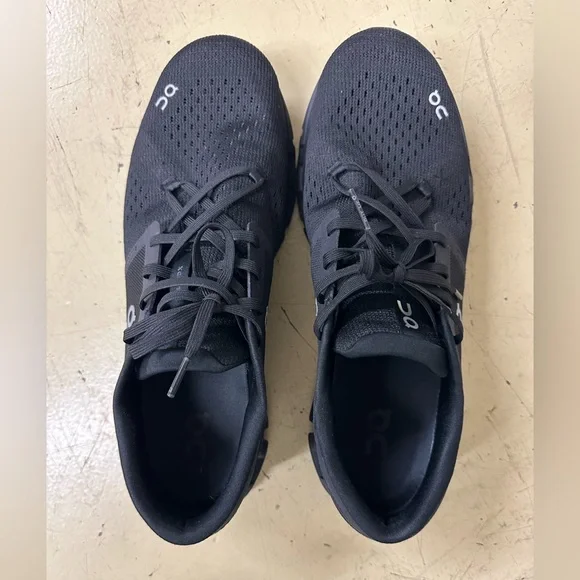 On Cloud X4, like new condition, no box or tags - Picture 4 of 6